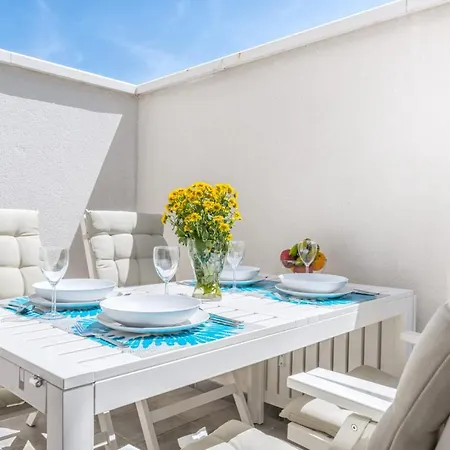 Jinetes Penthouse In By Solaga Homes Lejlighed